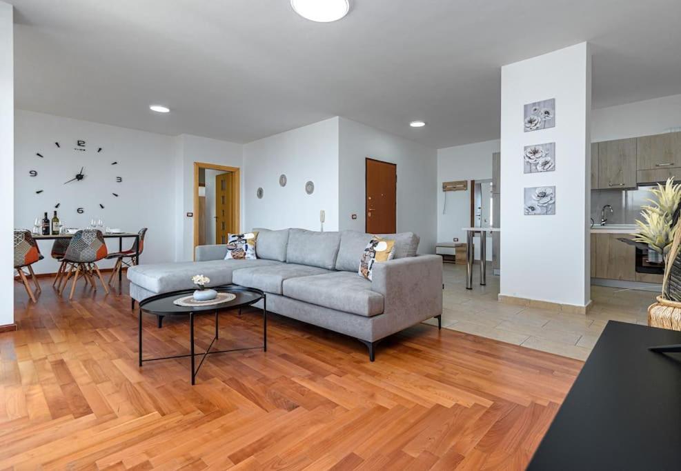 Grand View Apartment Драч Екстериор снимка